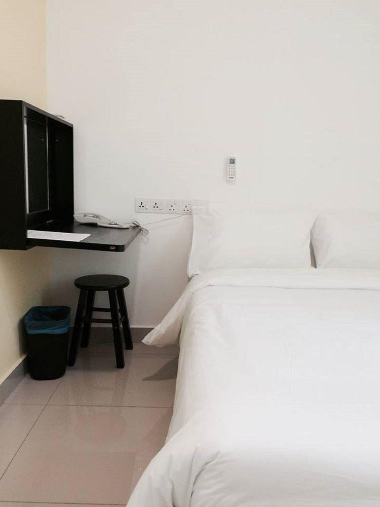 Yy48 Hotel 2 Mins Walk From Masjid Jamek Lrt Station Kuala Lumpur Exterior photo