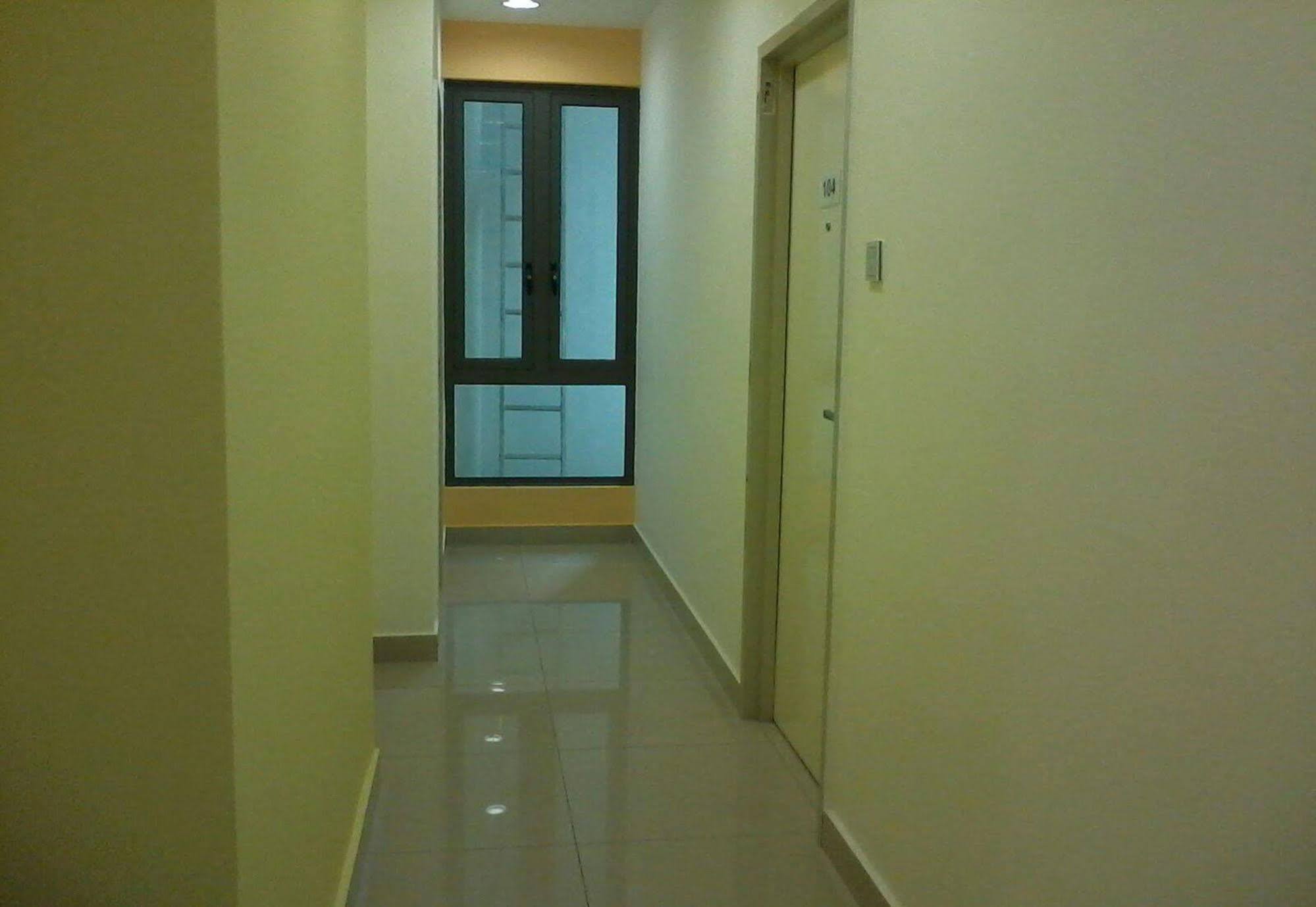 Yy48 Hotel 2 Mins Walk From Masjid Jamek Lrt Station Kuala Lumpur Exterior photo