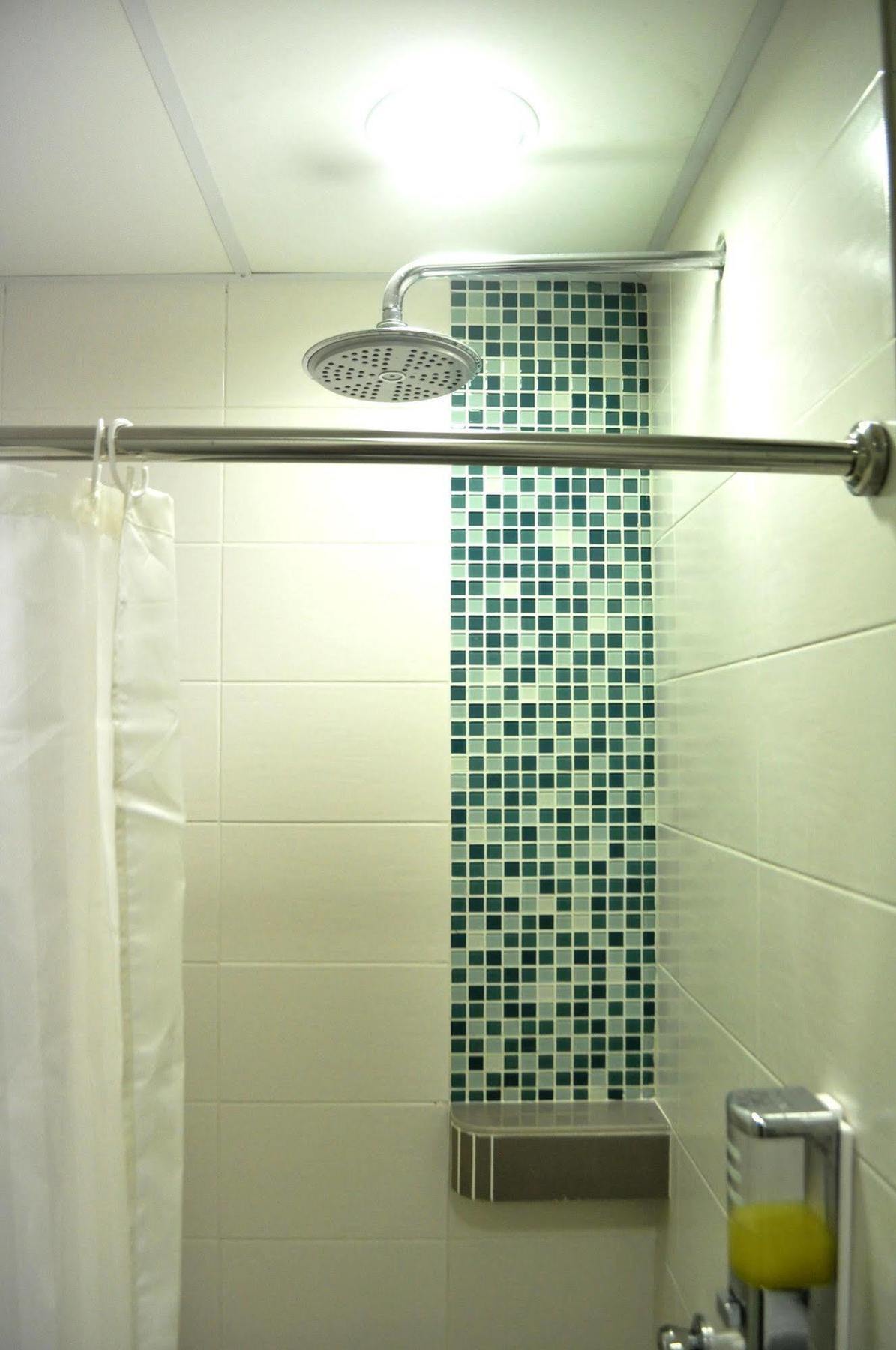 Yy48 Hotel 2 Mins Walk From Masjid Jamek Lrt Station Kuala Lumpur Exterior photo